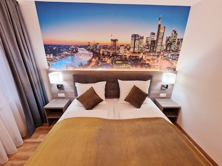 Design Double or Twin Room | Desk, soundproofing, iron/ironing board, free WiFi