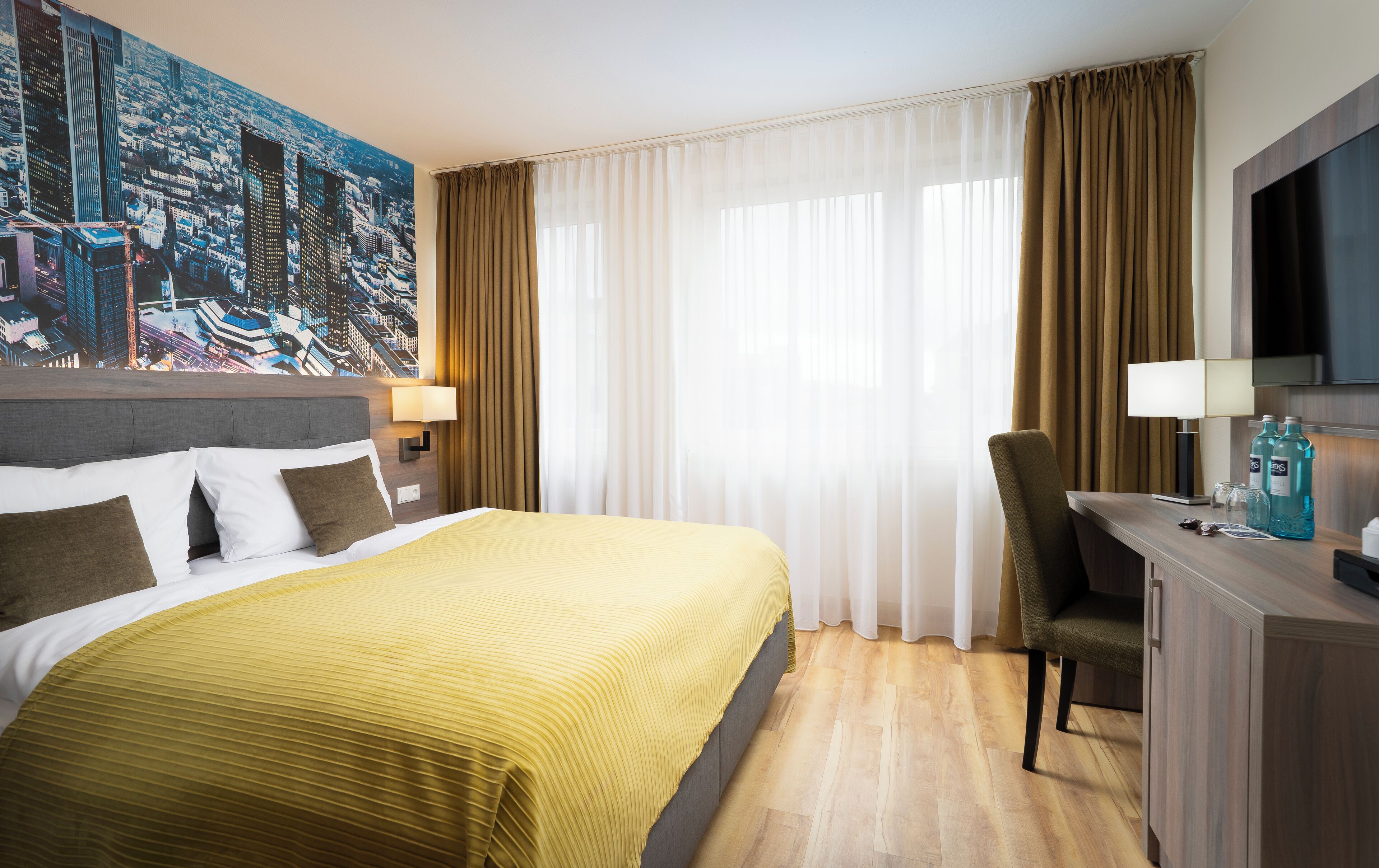 Habitación de diseñador-1 cama matrimonial o 2 individuales | Escritorio, insonorización, tabla de planchar con plancha y wifi gratis 