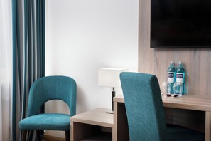 Design Double or Twin Room | Desk, soundproofing, iron/ironing board, free WiFi