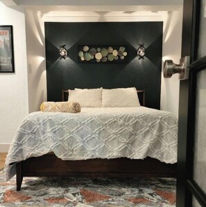 2 bedrooms, desk, iron/ironing board, travel crib