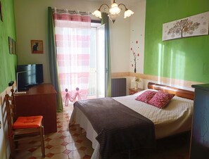 3 Schlafzimmer, Schreibtisch, Bügeleisen/Bügelbrett, kostenloses WLAN