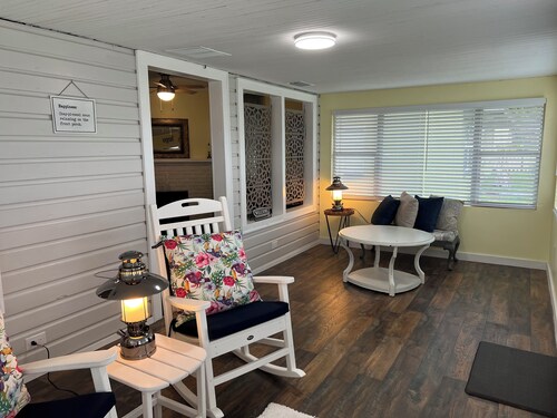 Bungalow close to Lake Dora, Big House, fishing, Mt Dora and downtown Tavares