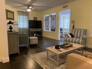 Smart-TV, DVD-Player, Bücher