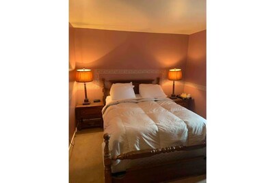 Historical Waterfront King George Inn 3