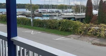 Historical Waterfront King George Inn 3