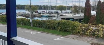 Historical Waterfront King George Inn 3