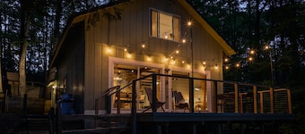 *New* Waterfront Cottage w/ Hot Tub & Private Dock