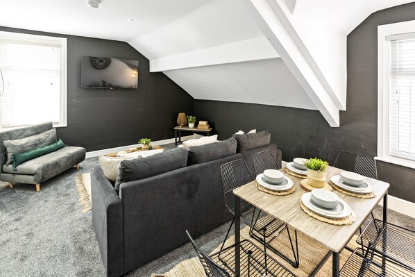 Apartment, Private Bathroom | Lounge