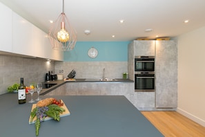 Dishwasher, cookware/dishes/utensils