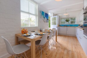 冰箱、洗碗机、电热水壶、烤面包机