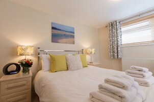 3 habitaciones, decoración personalizada y muebles diferentes 