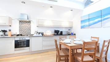 Fridge, dishwasher, cookware/dishes/utensils