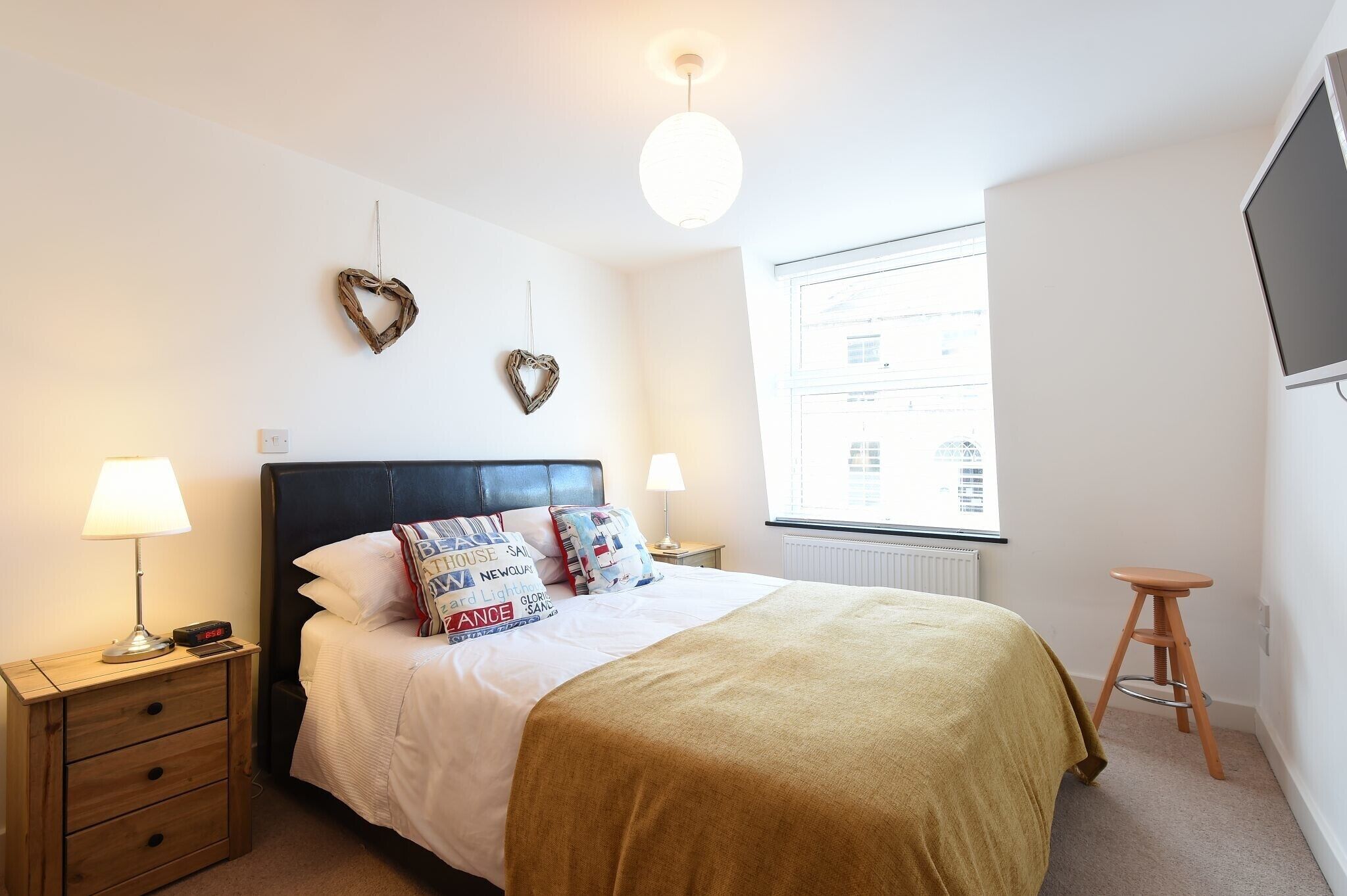 3 habitaciones, decoración personalizada y muebles diferentes 