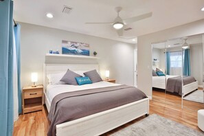 4 Schlafzimmer, Schreibtisch, Bügeleisen/Bügelbrett, Reisekinderbett