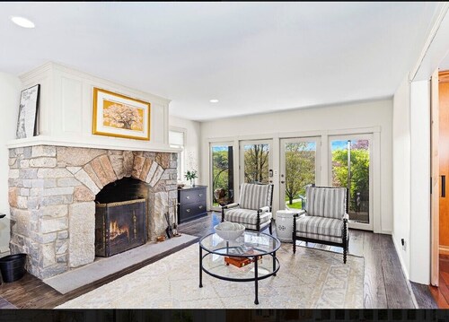 Private Tudor style 5 bedroom home in country setting.