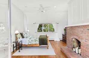 5 camere, una cassaforte in camera, una scrivania, ferro/asse da stiro