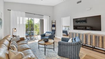 Smart TV, videojuegos, reproductor de DVD, libros