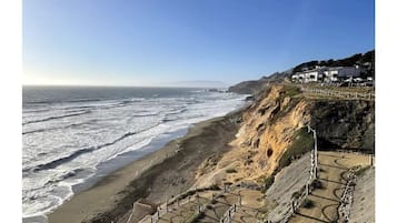 Plage, chaises longues