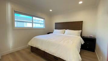 2 bedrooms, desk, iron/ironing board, travel cot