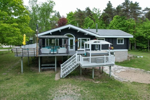 4 Season Log Chalet Home with Hot Tub