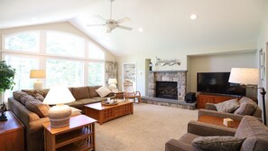 Smart TV, fireplace