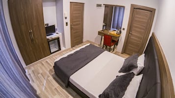 Egyptian cotton sheets, premium bedding, minibar, in-room safe