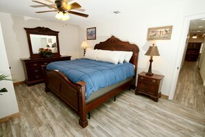 3 bedrooms, iron/ironing board, free WiFi, bed sheets - Farm Stay in the Country 20 Minutes from Downtown/Buda/Manchaca (Manchaca)