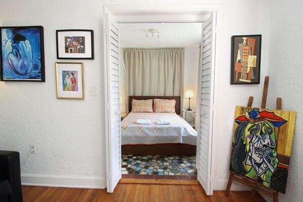 2 bedrooms, iron/ironing board, WiFi, bed sheets - Coral Gables Picasso Apt in Art Building W/Patio (Coral Gables)