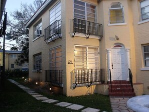 Exterior detail - Coral Gables Picasso Apt in Art Building W/Patio (Coral Gables)