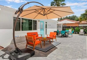 تناول ا لطعام بالخارج