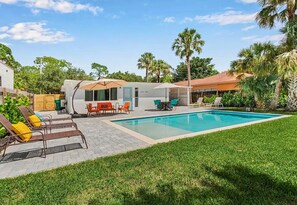 حمّام سباحة خارجي، حمّام سباحة مُدفَّأ