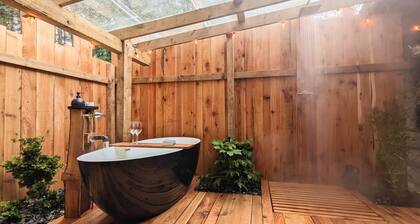 Private cottage in Shawnigan lake / Cobble hill area