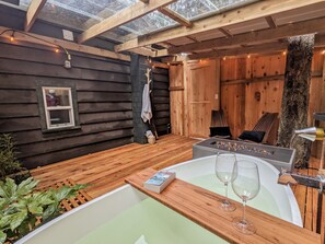 Property grounds - Private cottage in Shawnigan lake / Cobble hill area (Cobble Hill)