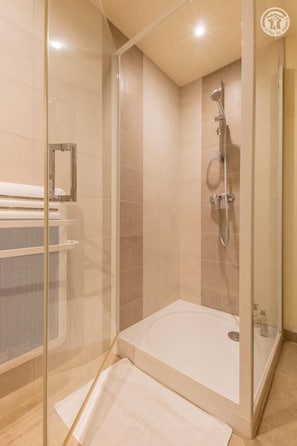 Shower, towels