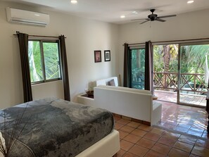 3 soverom, safe på rommet, strykejern/-brett og wi-fi (inkludert)