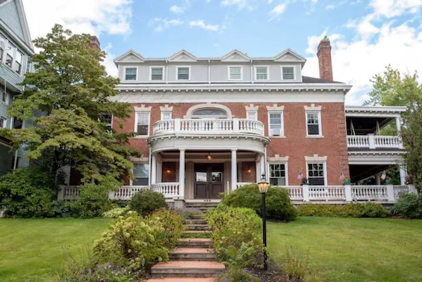 Exterior - Luxury Apartment in Scranton's Hill Section! (Scranton)