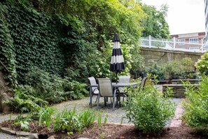 Outdoor dining - Luxury Apartment in Scranton's Hill Section! (Scranton)