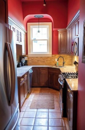 Private kitchen - Luxury Apartment in Scranton's Hill Section! (Scranton)