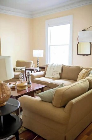 Living area - Luxury Apartment in Scranton's Hill Section! (Scranton)