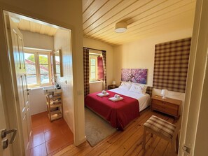 3 bedrooms, desk, iron/ironing board, free WiFi