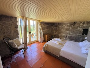 3 Schlafzimmer, Schreibtisch, Bügeleisen/Bügelbrett, Reisekinderbett
