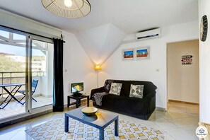 Smart TV - T2 – Amarena – 37m2 – Boucan Canot (Saint-Gilles les Bains)