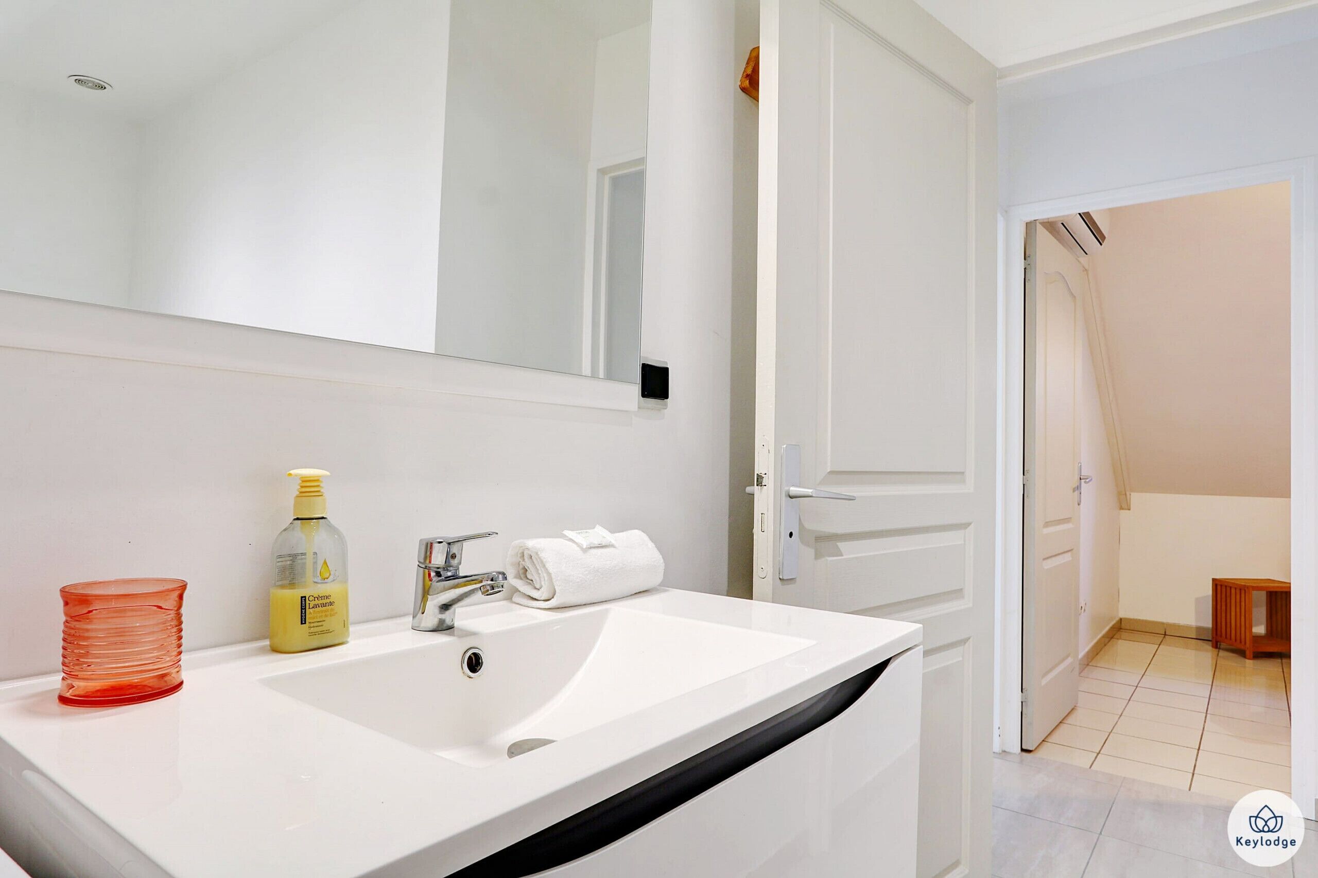 Banyera, tovalloles, sabó i xampú 