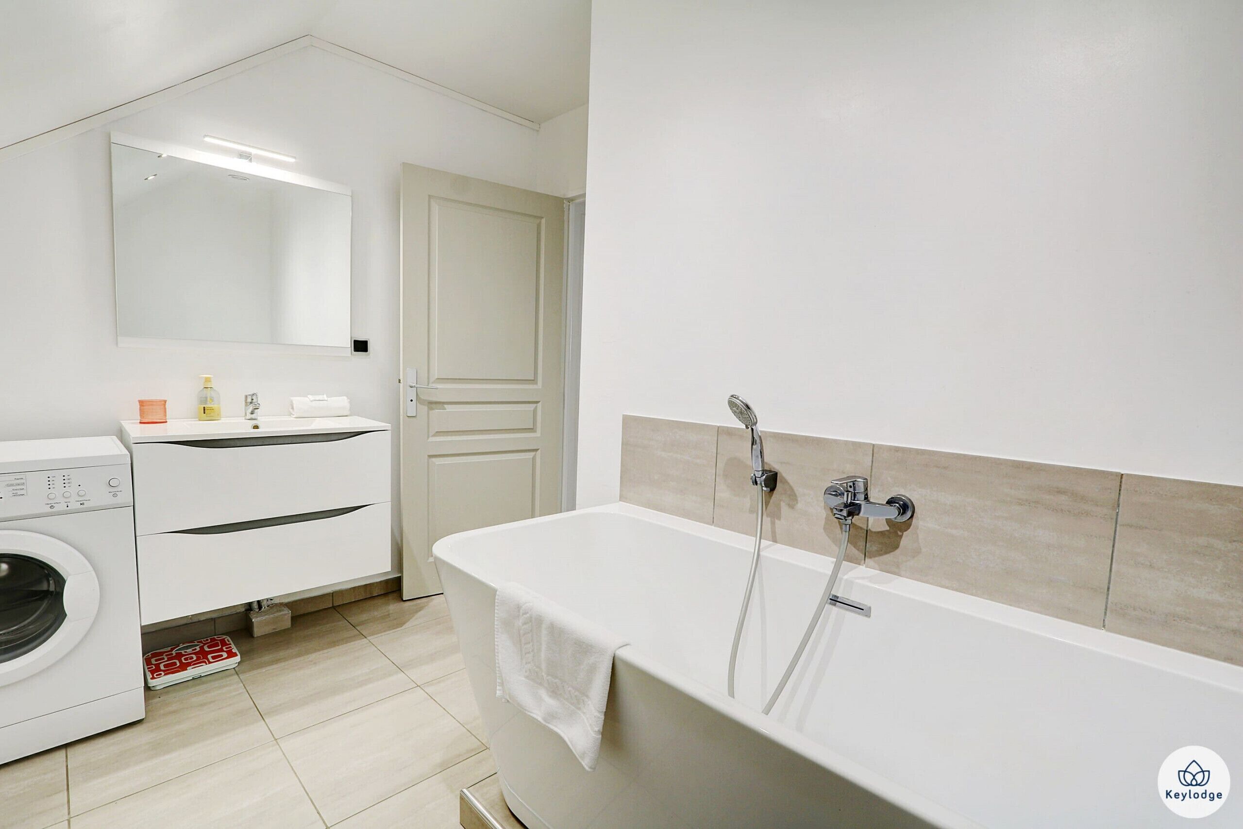 Banyera, tovalloles, sabó i xampú 