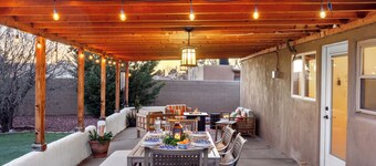 Hummingbird House, 3BD/2BA Charmer, Firepit, Patio