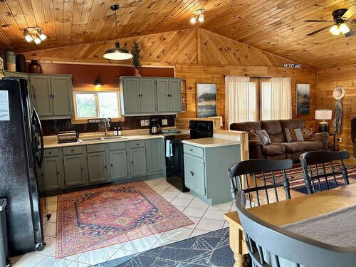 Private, Cozy Cabin only 7 min from Downtown Mentone