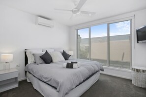 4 bedrooms, desk, iron/ironing board, free WiFi