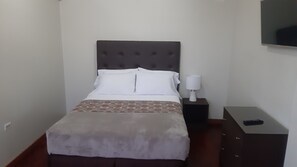 Deluxe Triple Room | Individually furnished, desk, laptop workspace, blackout drapes - Chillinn at Duke (Kingston)