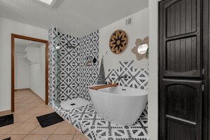 Hair dryer, towels - Style meets comfort in this ultimate , centrally located Mesa getaway. (Mesa)