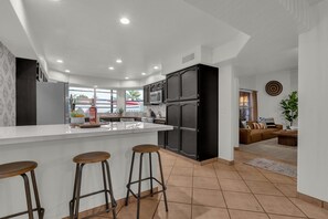 Interior - Style meets comfort in this ultimate , centrally located Mesa getaway. (Mesa)